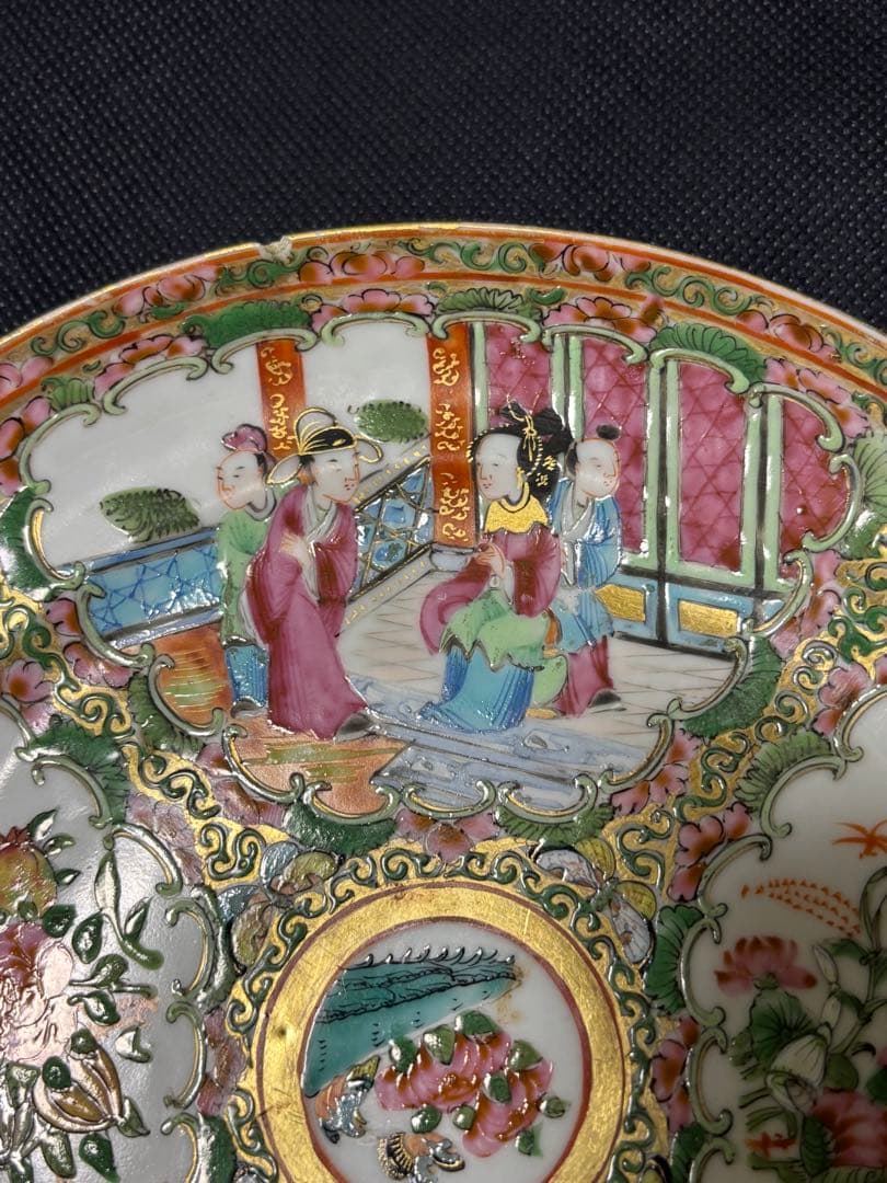中国古美術品　清の時代　金彩粉彩人物花鳥中皿　21cm