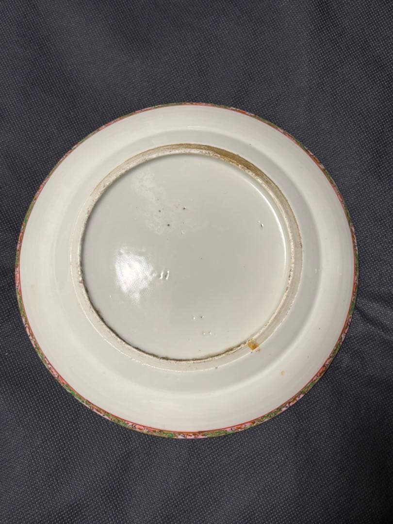 中国古美術品　清の時代　金彩粉彩人物花鳥中皿　21cm