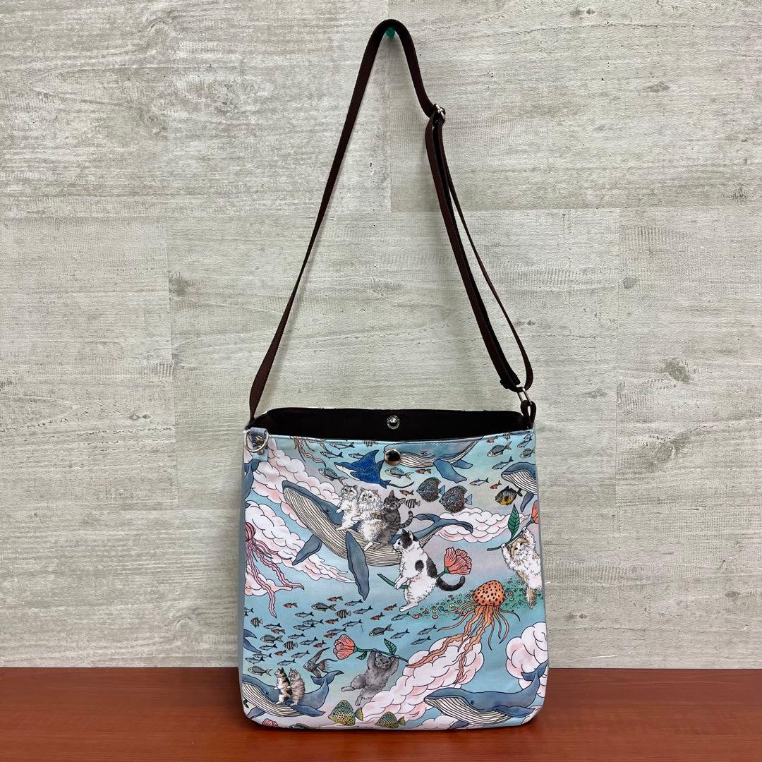 おとぎの国の猫と仲間たちハンドメイド　ショルダーバック＆18㎝ポーチセット