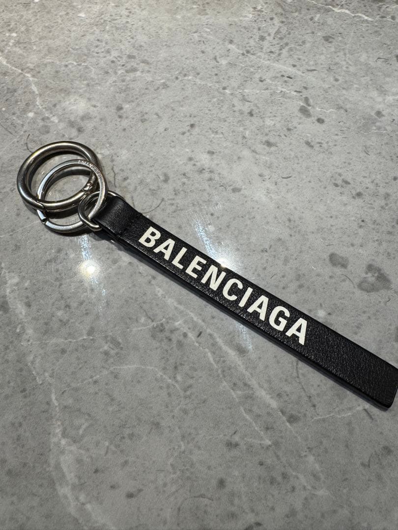 BALENCIAGA キーリング　レザー　ブラック　ホワイト　キーホルダー