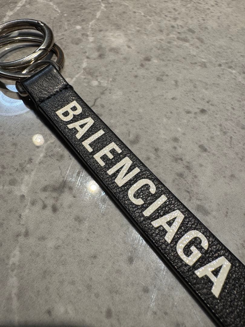 BALENCIAGA キーリング　レザー　ブラック　ホワイト　キーホルダー