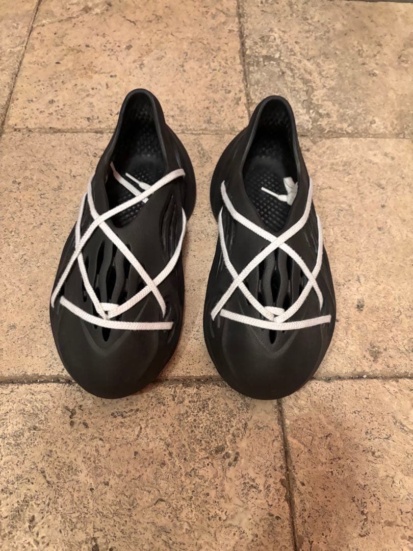 yeezy フォームランナー