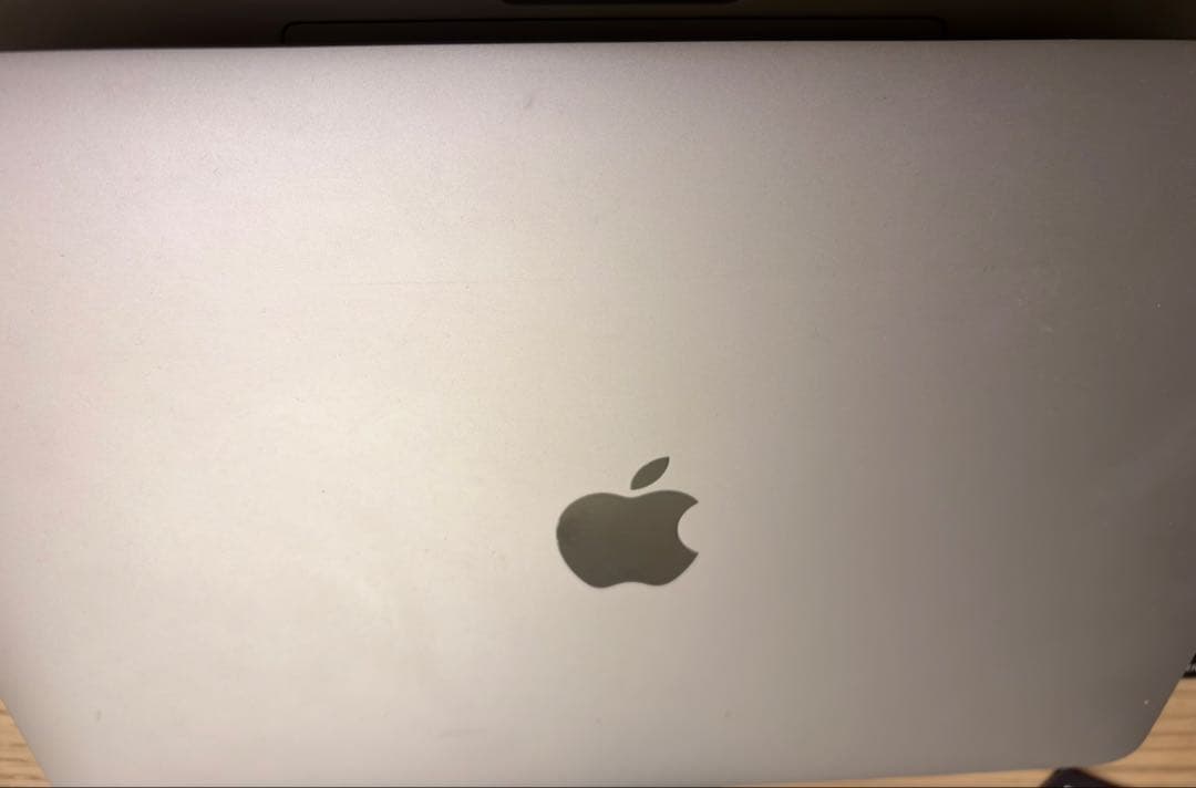 スタンド付きMacBook Pro 13 2019 i5/16GB/256Gb