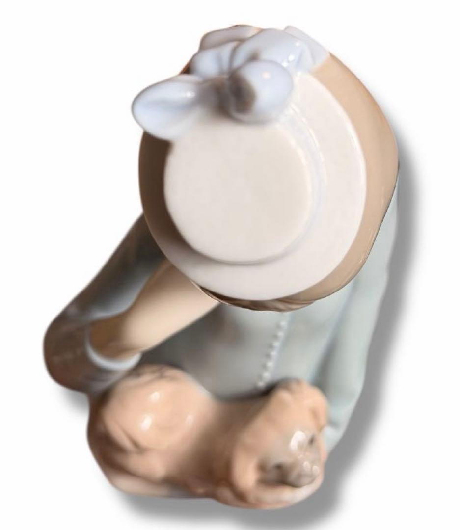 #リヤドロ 仔犬を抱く貴婦人 フィギュリン 4893 P-3