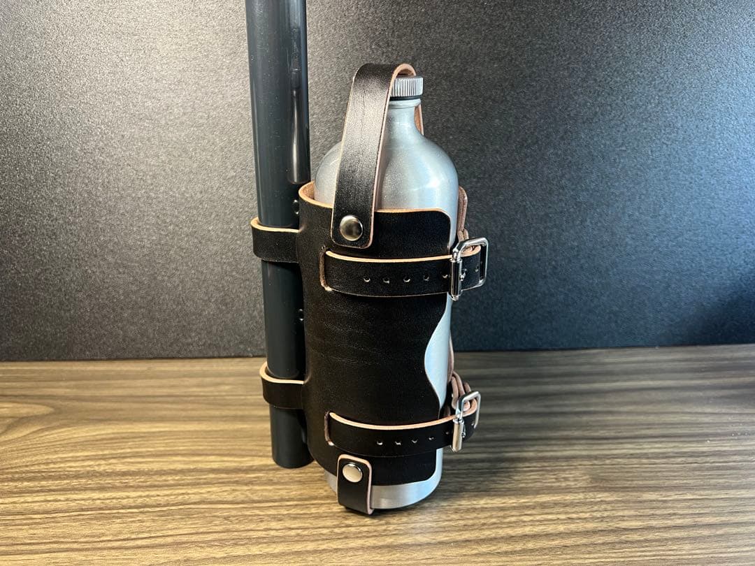 昭南皮革製　フューエルボトルホルダー　バイク　ガソリン携行缶　燃料タンク　携行缶