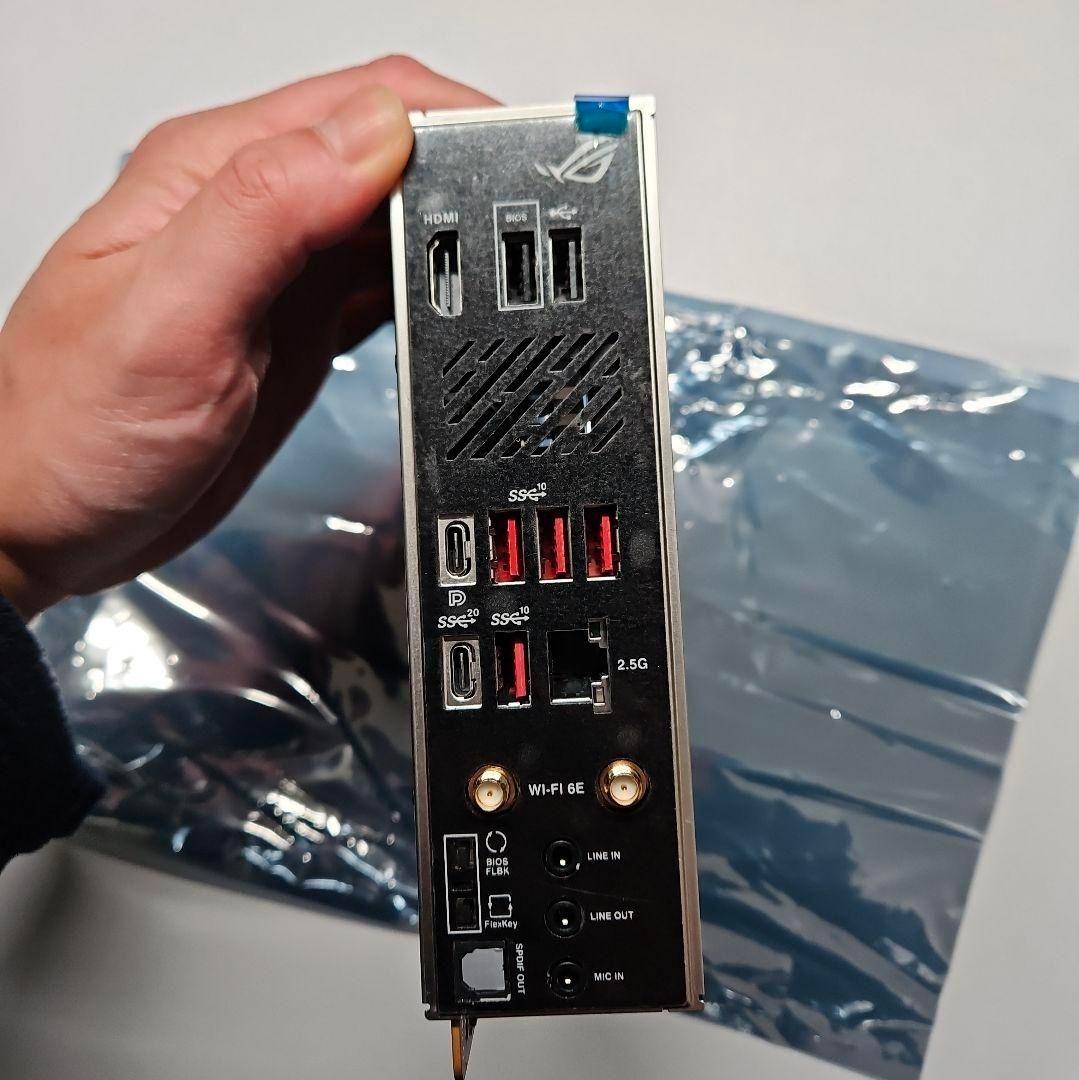 新品　ASUS ROG STRIX B650E-I GAMING WIFI