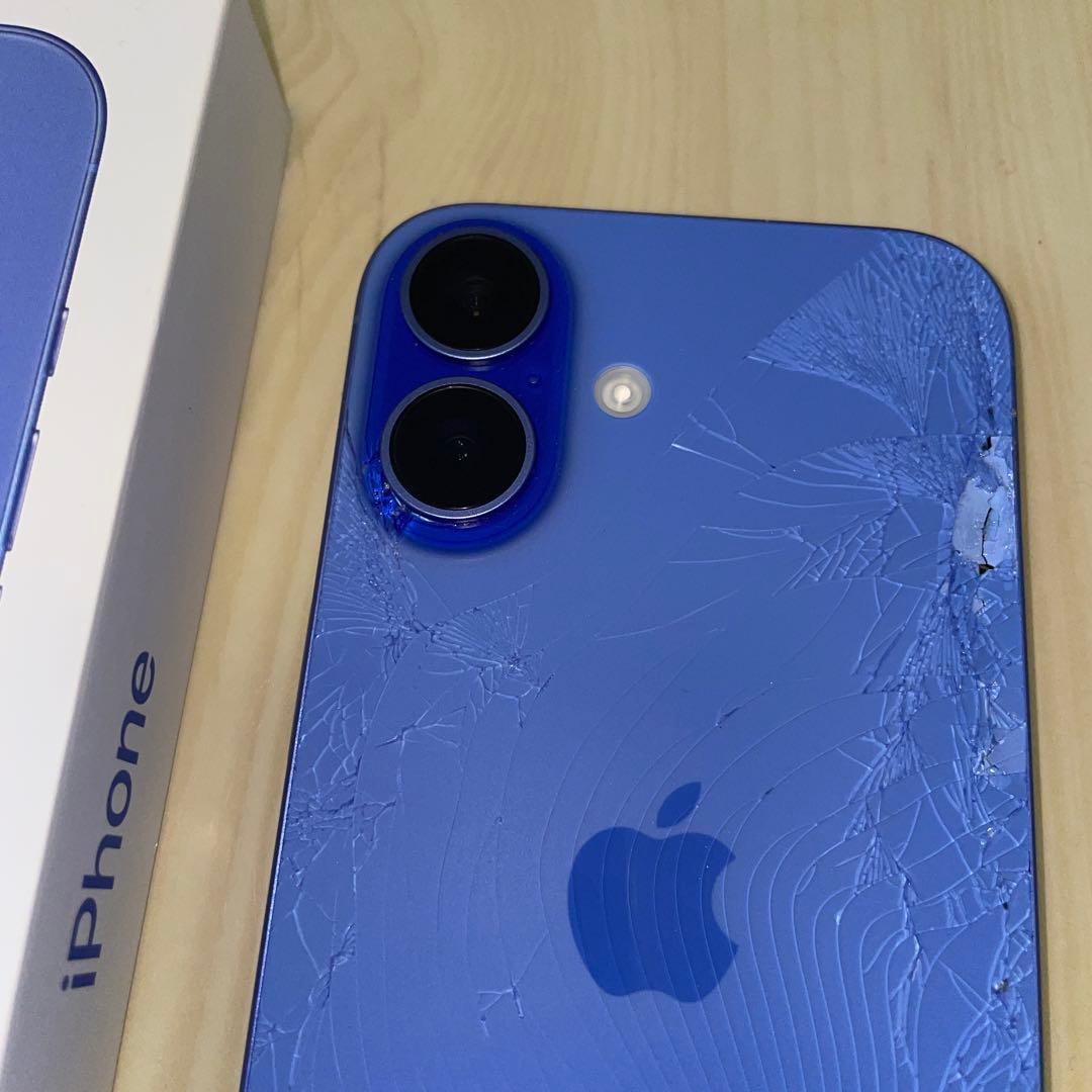 iPhone16 256GB SIMフリー ウルトラマリン ジャンク 背面割れ