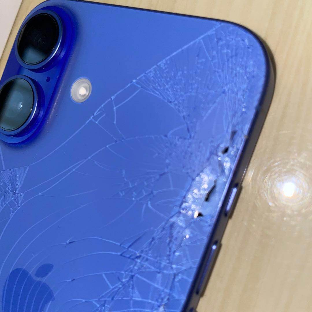 iPhone16 256GB SIMフリー ウルトラマリン ジャンク 背面割れ