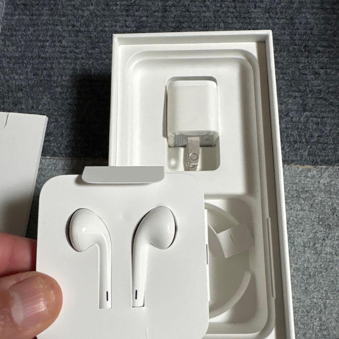 iPhone SE2 第2世代　ホワイト128GB 美品SIMロック解除済み