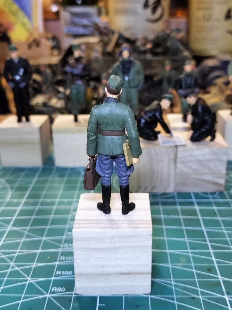 ミリタリー 1/35 ドイツ軍兵９体フィギュアセット&1/35キングタイガー