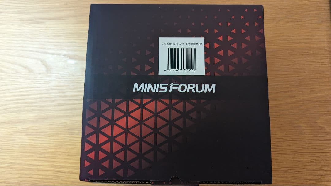 MINISFORUM UM580B（ミニPC）
