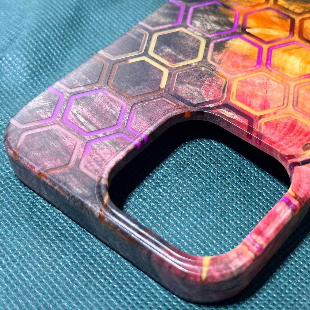 Carved iPhone 16 Pro Max スタビライズドウッド ケース