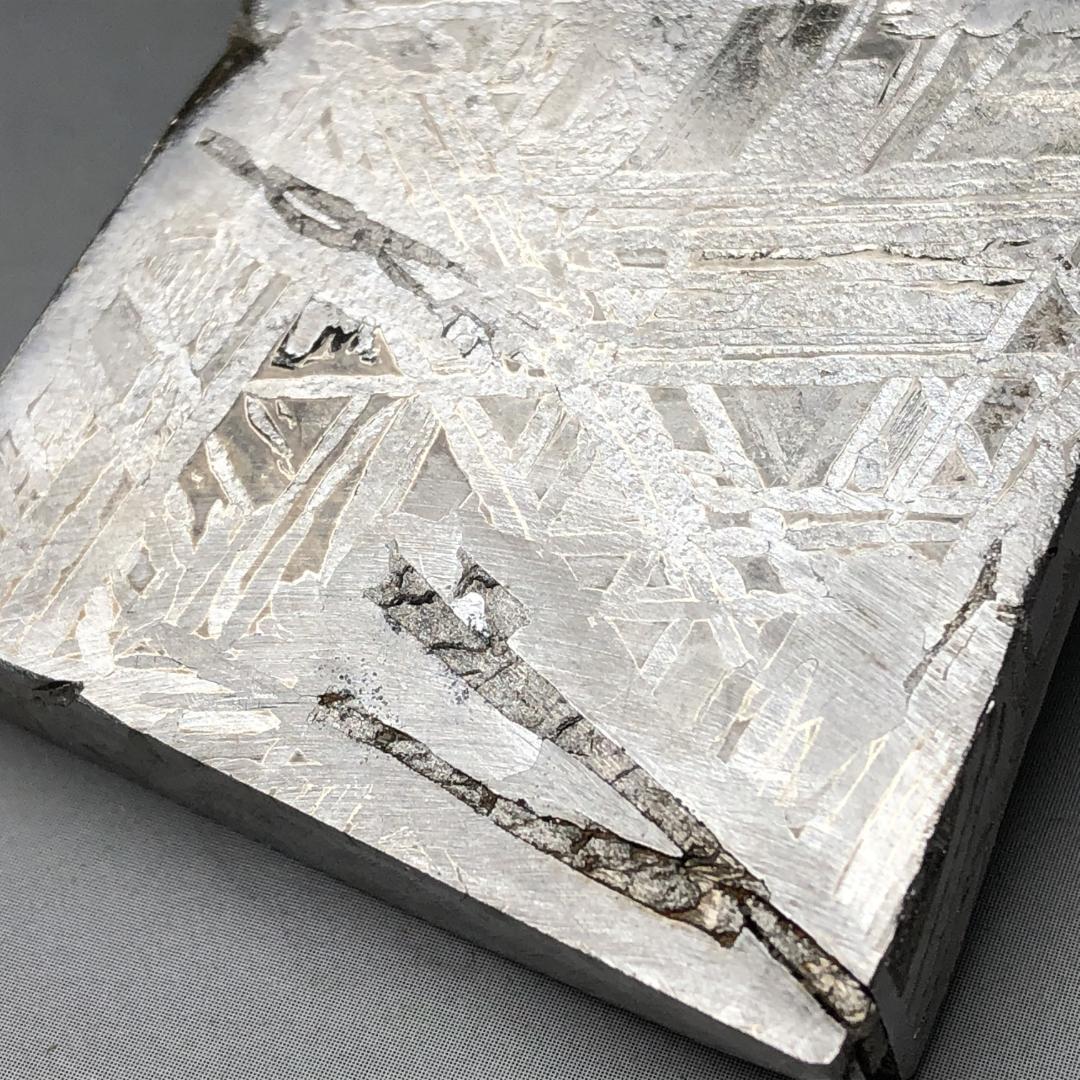 h*ン様 隕石 鉄隕石　アルタイ隕石　ナチュラル　原石　重さ約95ｇ