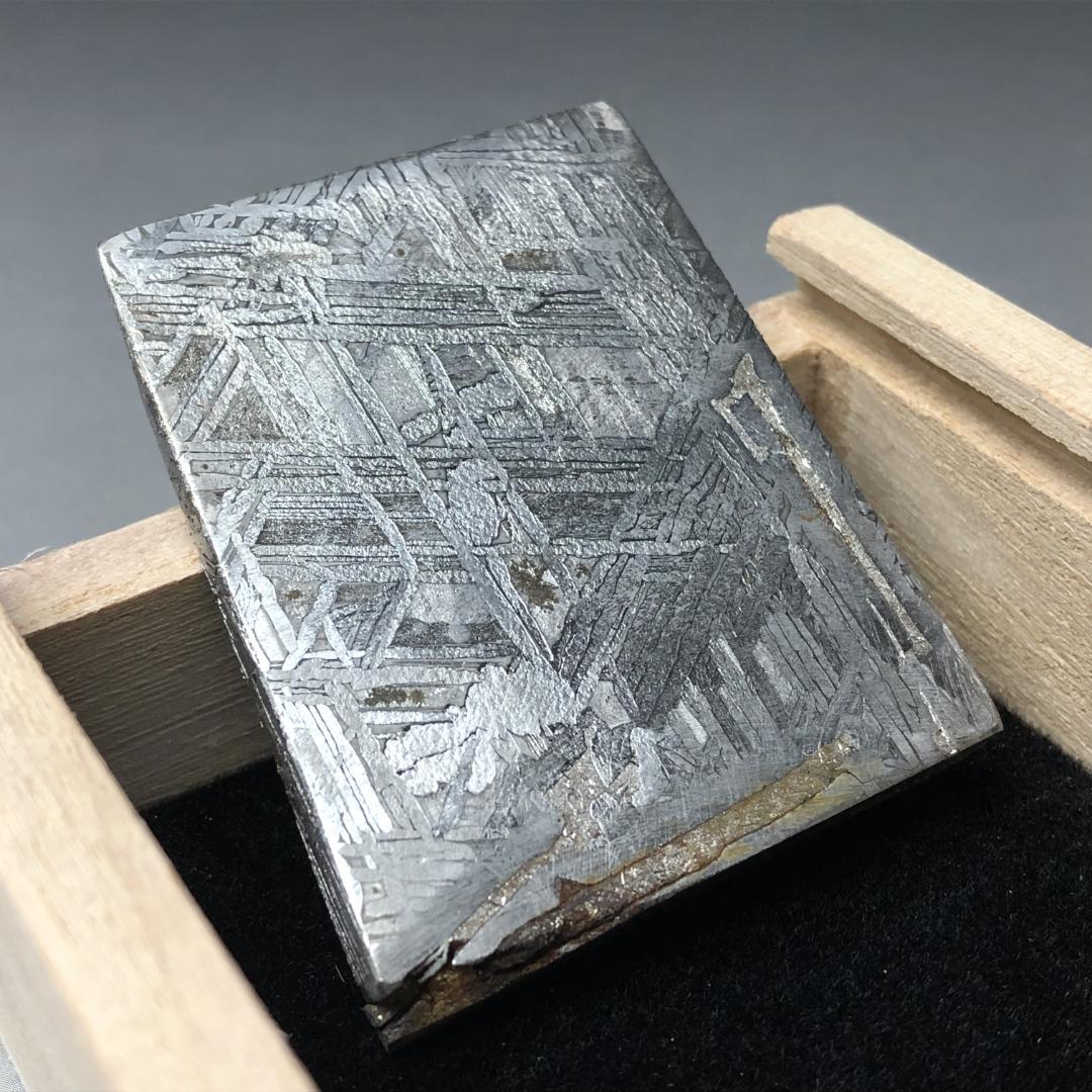 h*ン様 隕石 鉄隕石　アルタイ隕石　ナチュラル　原石　重さ約95ｇ