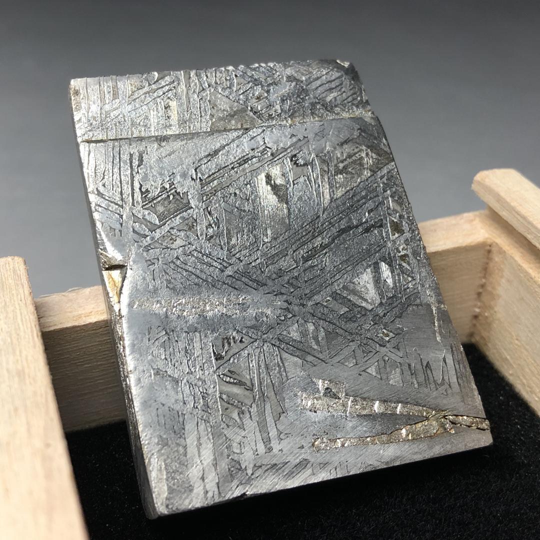 h*ン様 隕石 鉄隕石　アルタイ隕石　ナチュラル　原石　重さ約95ｇ