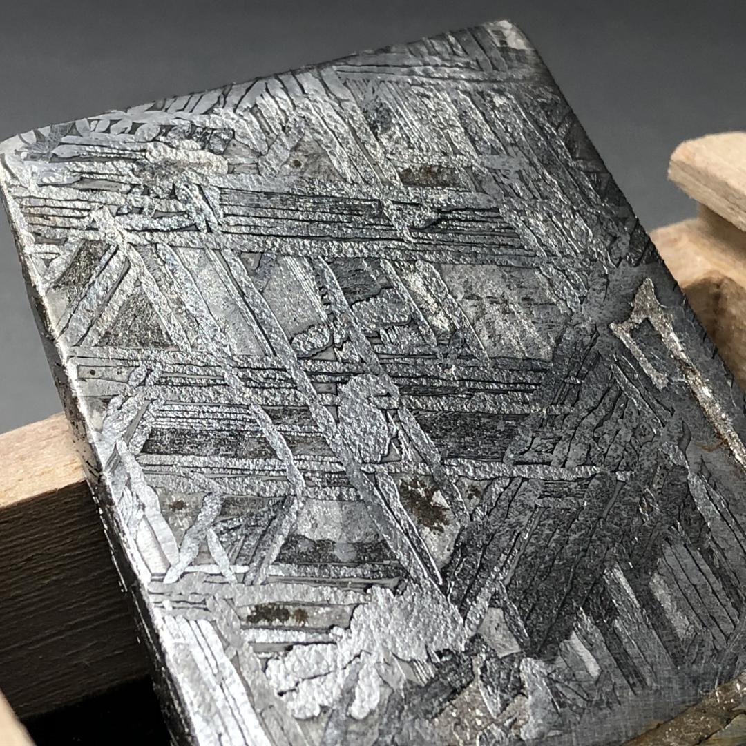 h*ン様 隕石 鉄隕石　アルタイ隕石　ナチュラル　原石　重さ約95ｇ