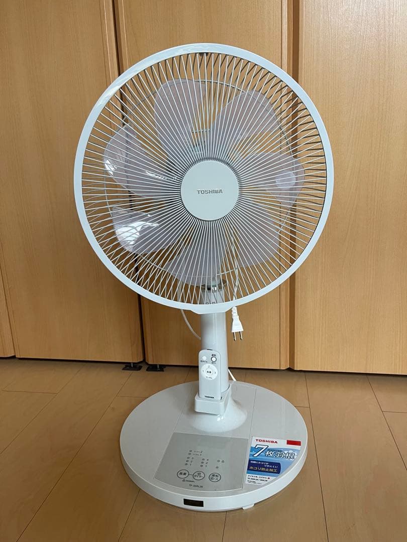 ほぼ新品 TOSHIBA 扇風機 TF-30AL26 30cm