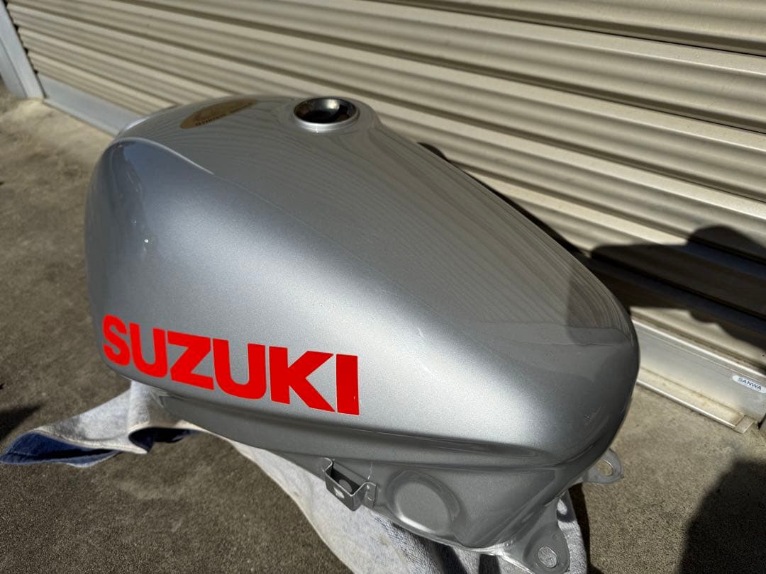 SUZUKI 70周年記念タンク シルバー　GSX1100S