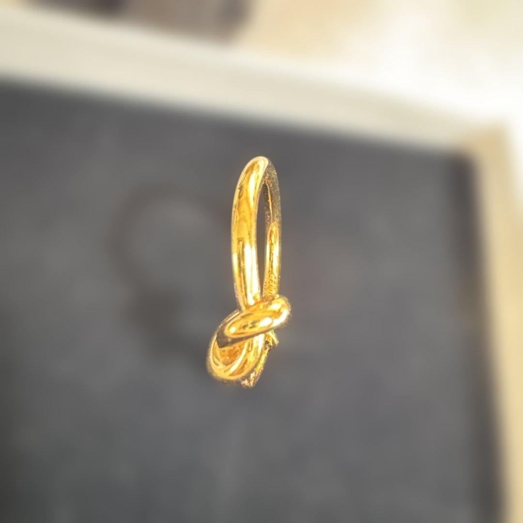 セリーヌ　ノットフープピアススモール片耳　ゴールド　箱・保存袋・レシートあり