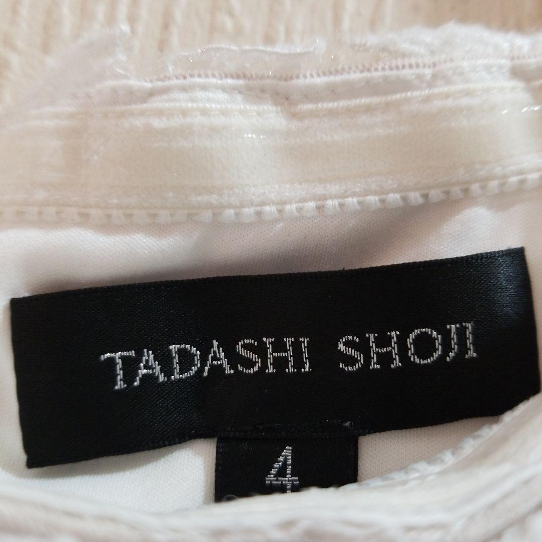 フローラル刺繍ホワイトドレス