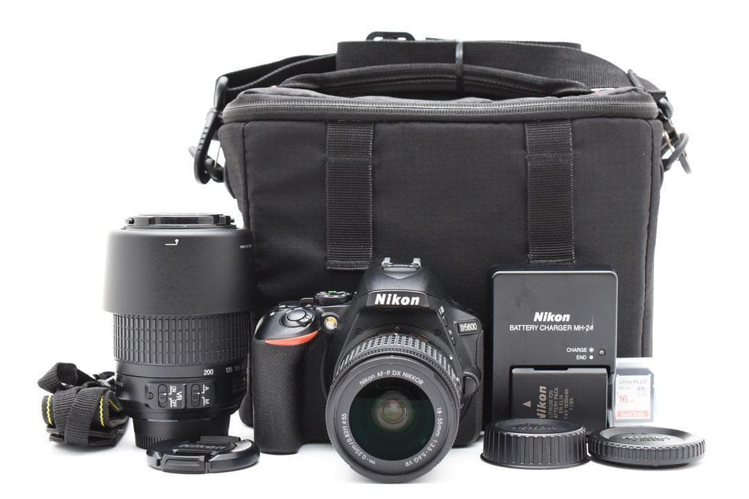 美品 Nikon D5600 ダブルズームセットショット数6875枚！！