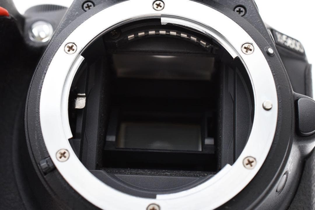 美品 Nikon D5600 ダブルズームセットショット数6875枚！！