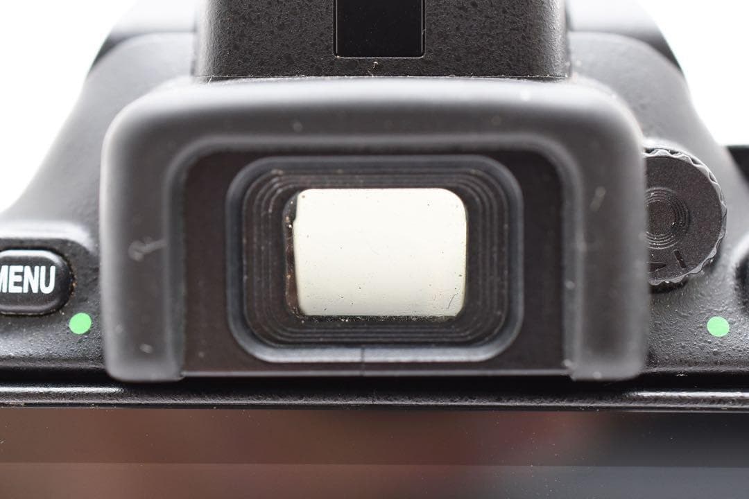 美品 Nikon D5600 ダブルズームセットショット数6875枚！！