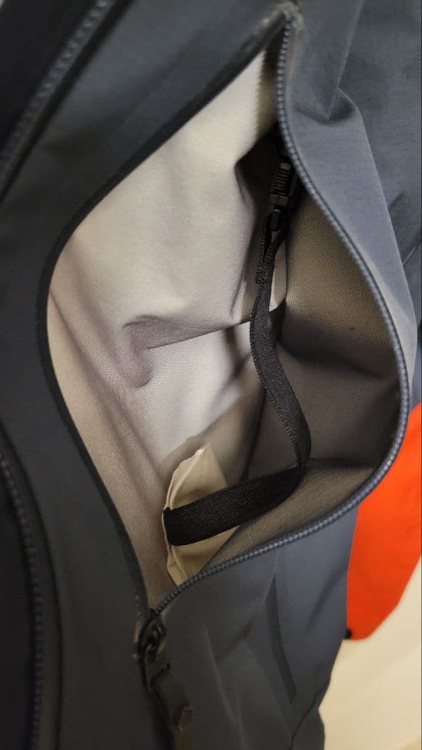 激安美品 PeakPerformanceビスライトツアージャケット上下【S】