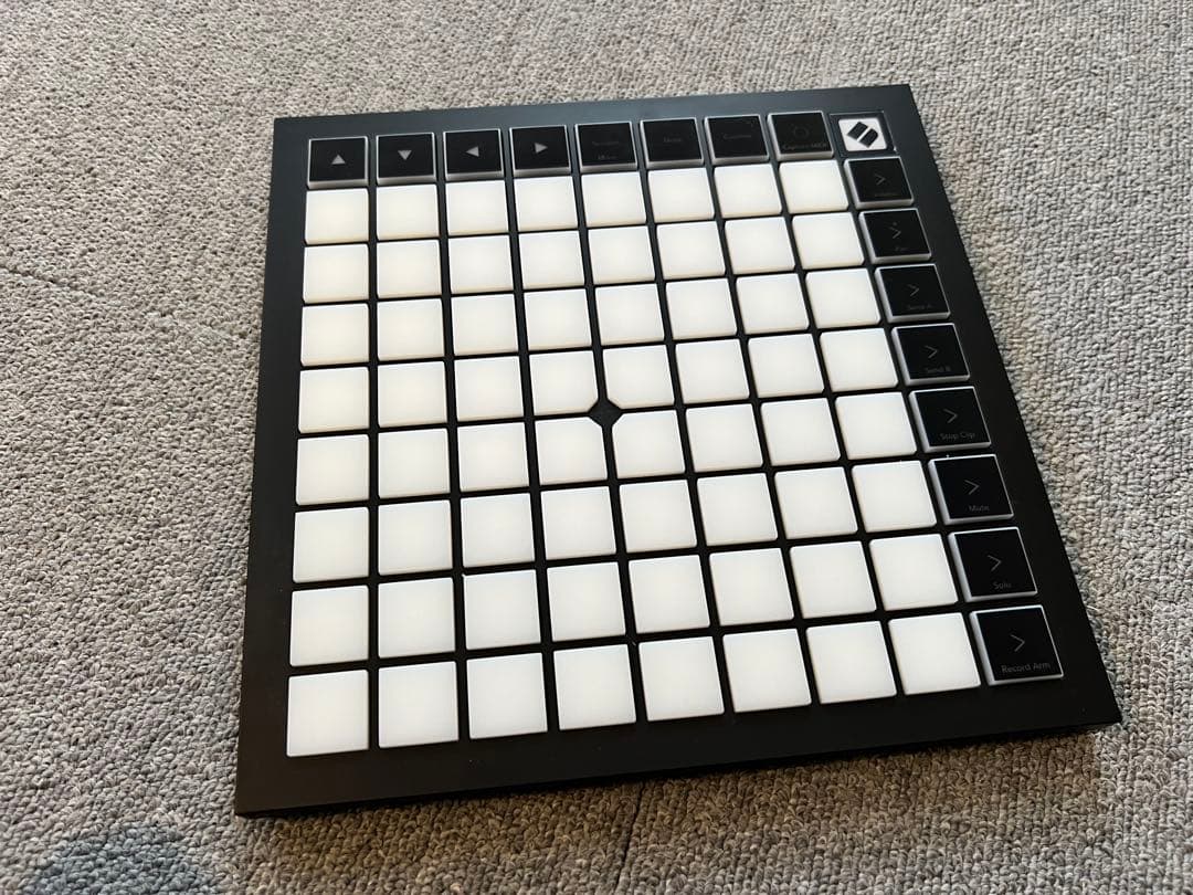 NOVATION Launchpad Mini MK3 MIDIコントローラー