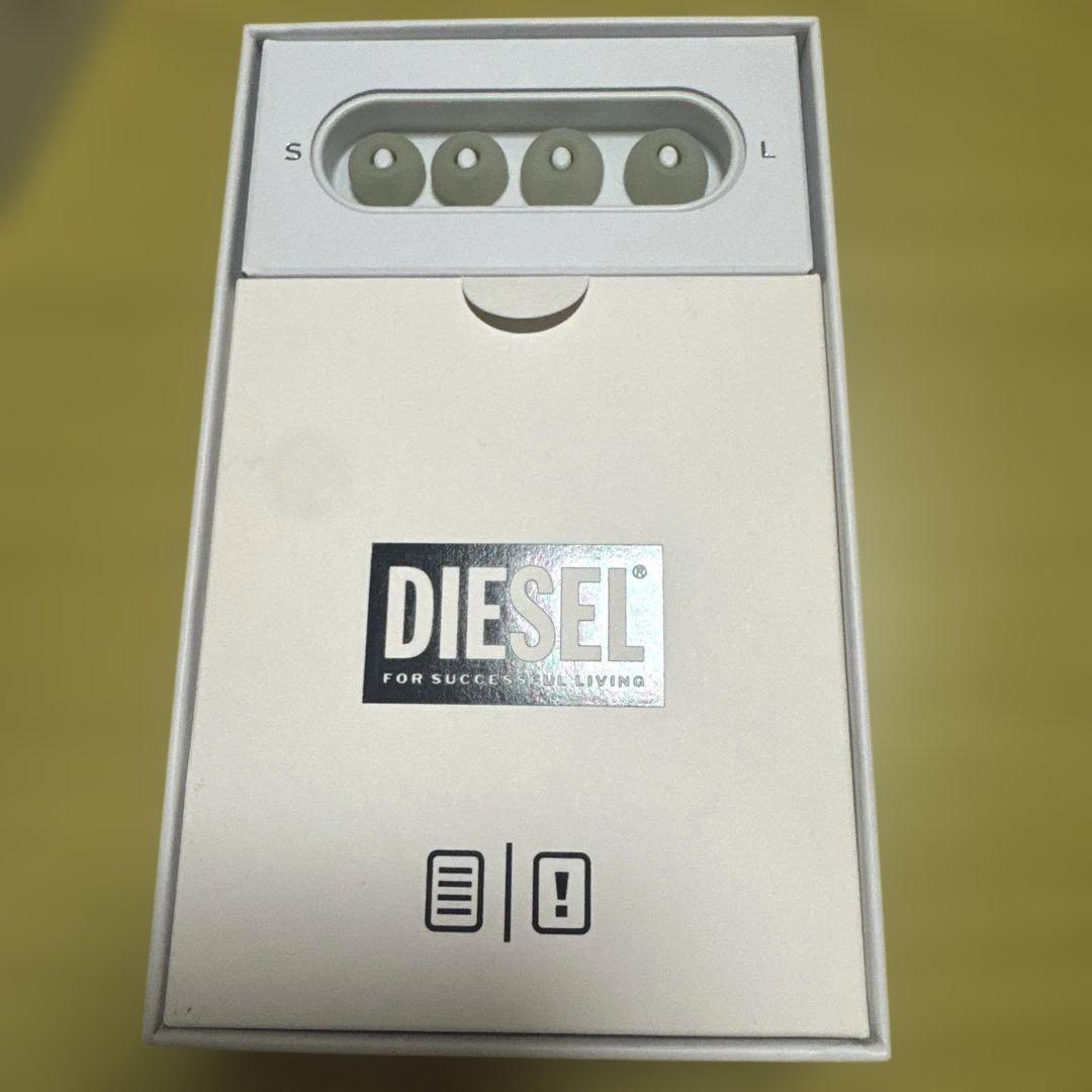 DIESELイヤホン シルバー