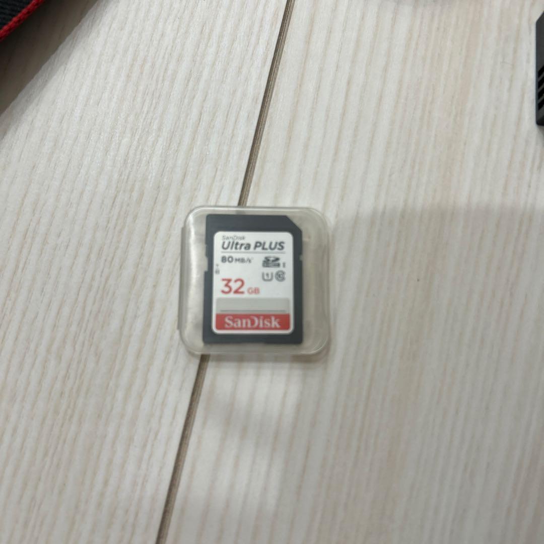 Canon EOS M100 ダブルレンズキット ホワイト