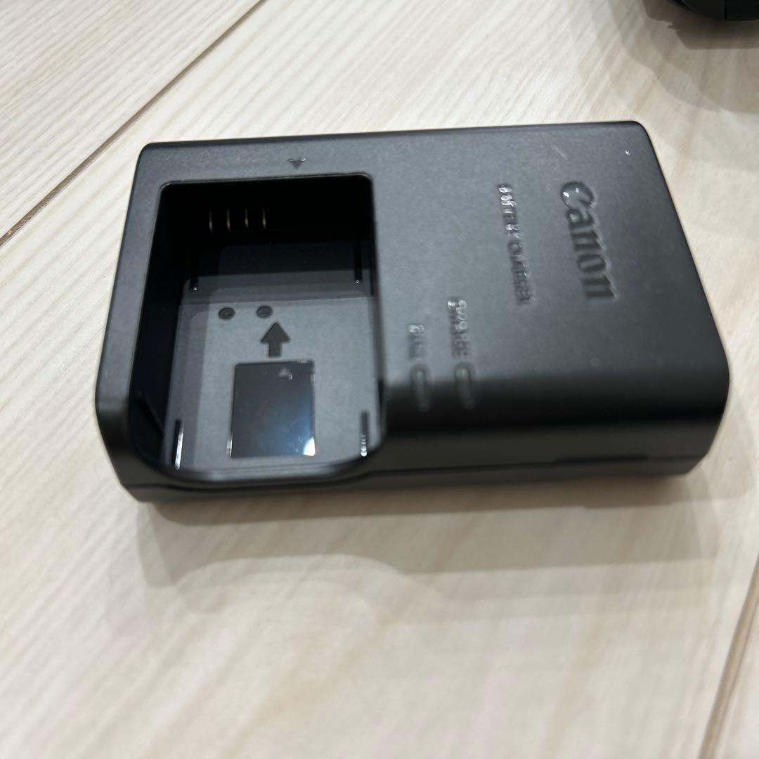 Canon EOS M100 ダブルレンズキット ホワイト