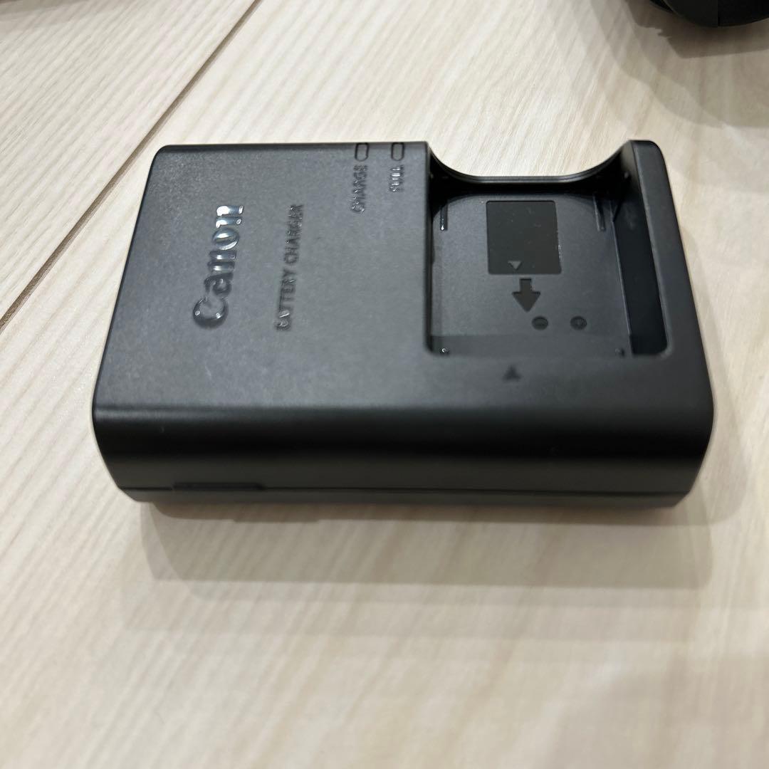 Canon EOS M100 ダブルレンズキット ホワイト