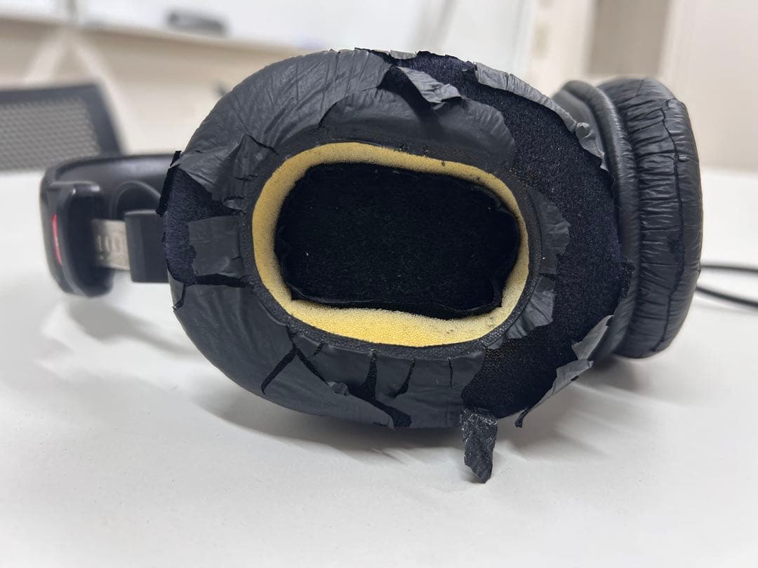 SONY (ソニー) ステレオヘッドホンMDR-7506 ※イヤーパッド破れあり