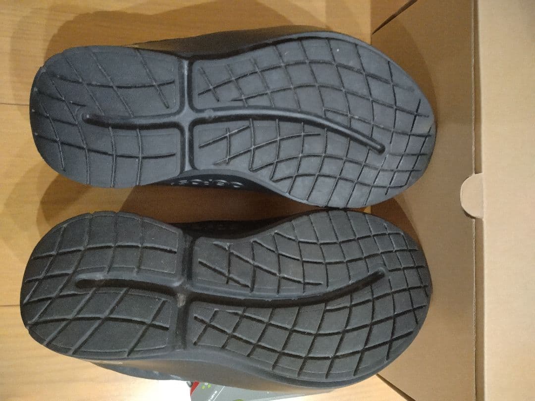 Oofos ウーフォス OOcoozie Thermo Muleブラック 41