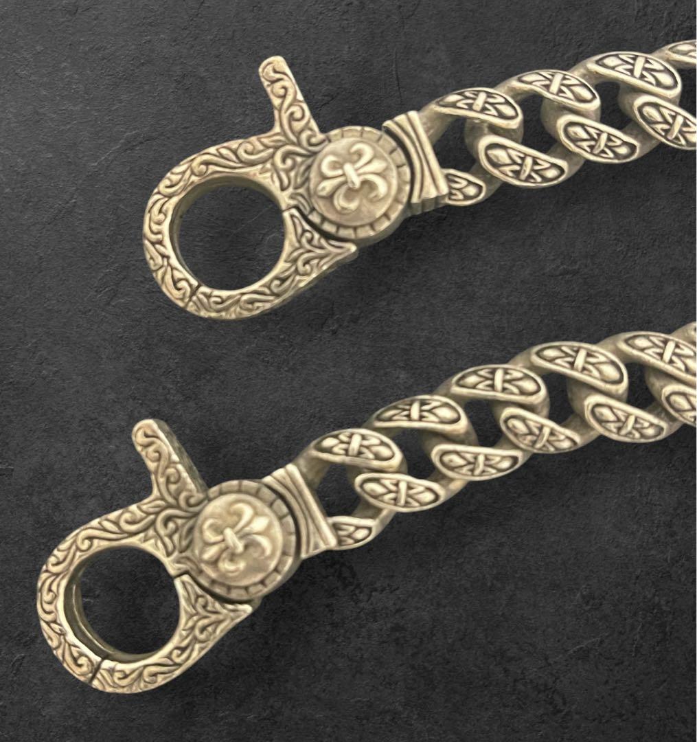 ウォレット チェーン シルバー アラベスク模様 百合の紋章 レッドストーン