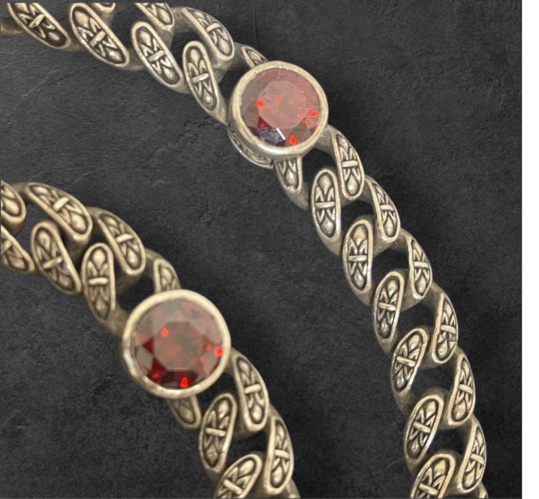 ウォレット チェーン シルバー アラベスク模様 百合の紋章 レッドストーン