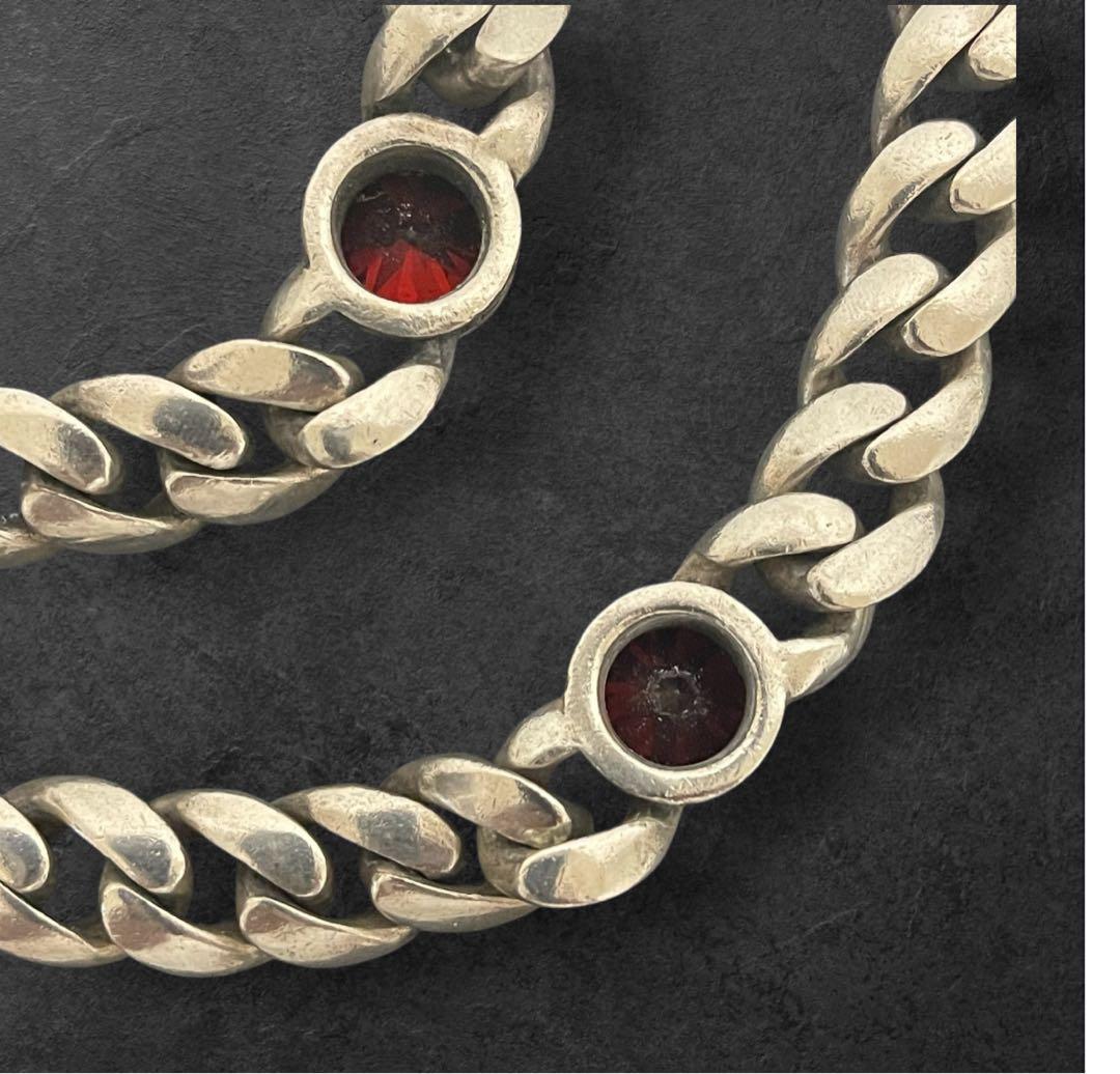 ウォレット チェーン シルバー アラベスク模様 百合の紋章 レッドストーン