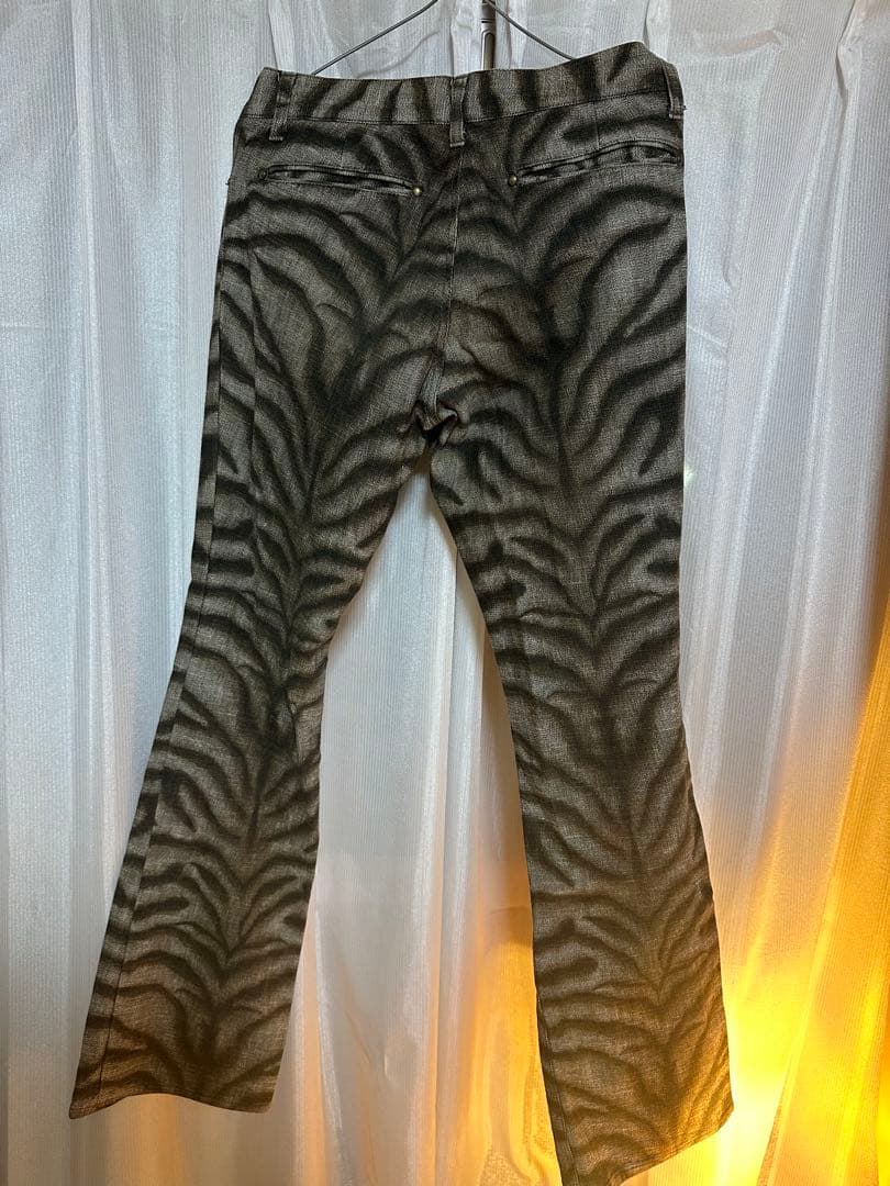 トラ柄ブーツカットデニム