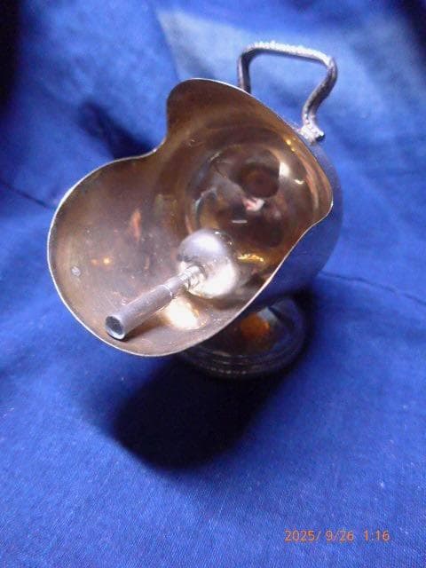 松*風様 美品　クラッシックなアンティーク　銀のシュガースカットルです