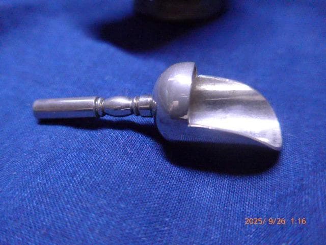 松*風様 美品　クラッシックなアンティーク　銀のシュガースカットルです