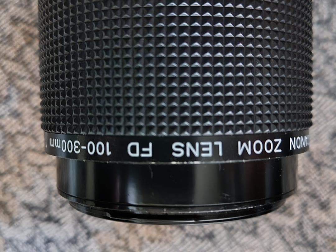 Canon FD 100-300mm f/5.6 ズームレンズ