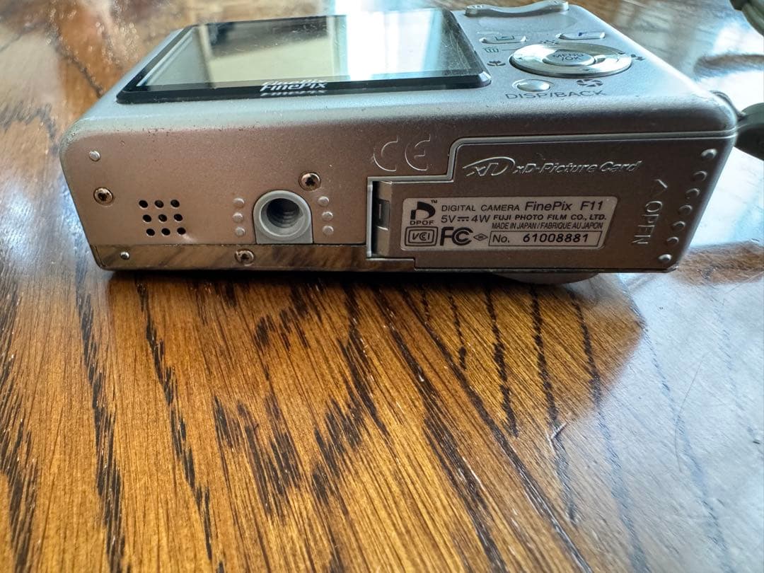 Fujifilm FinePix F11 コンパクトデジタルカメラ