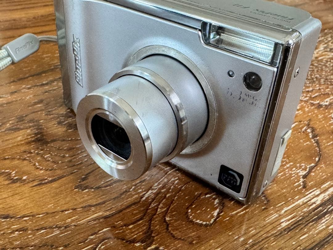 Fujifilm FinePix F11 コンパクトデジタルカメラ