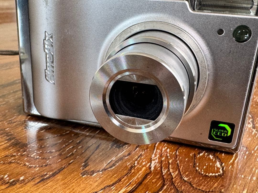 Fujifilm FinePix F11 コンパクトデジタルカメラ