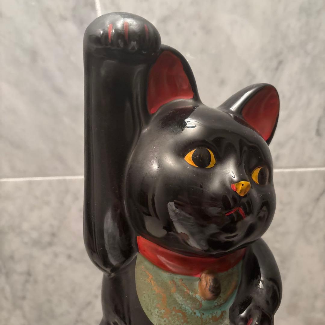 アンティーク手描きの瞳やふっくらとしたお顔が美しい招き猫