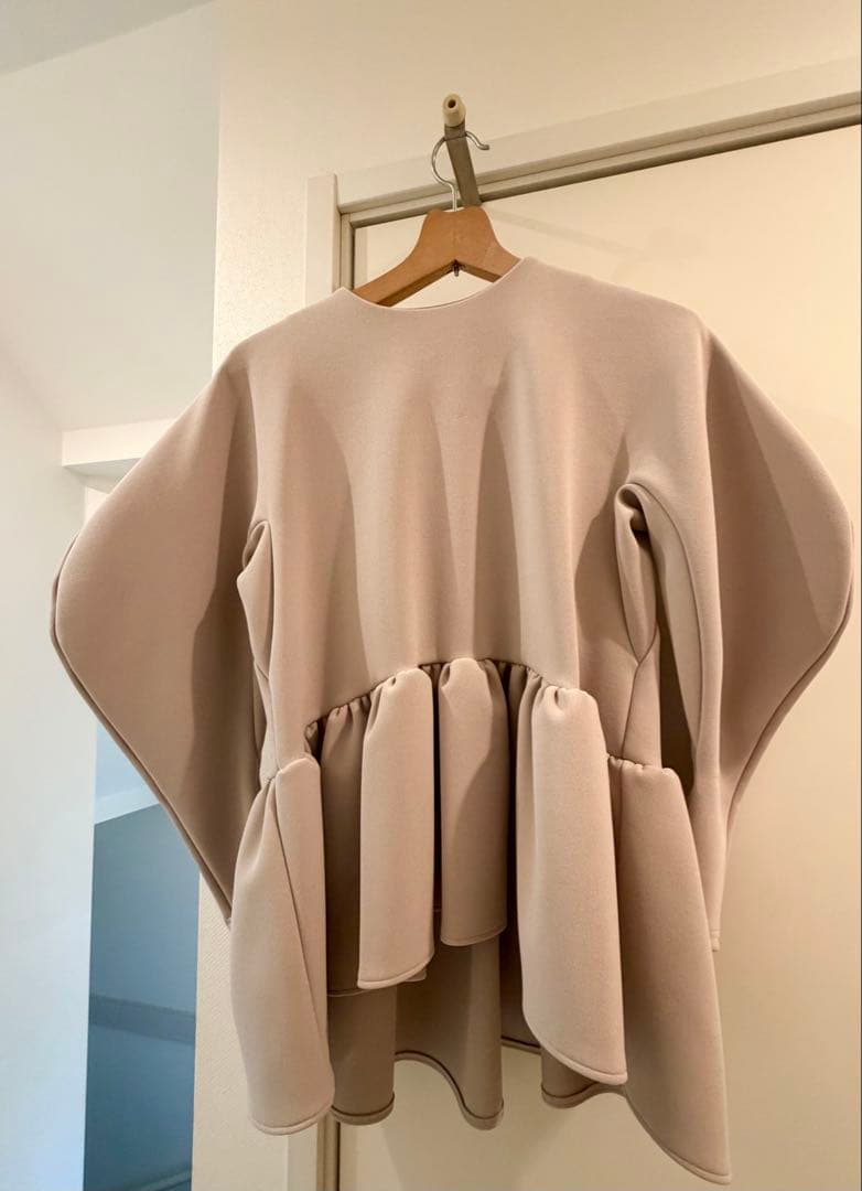 ★新品未使用★TSURU By MARIKO OKAWA ベージュ長袖トップス