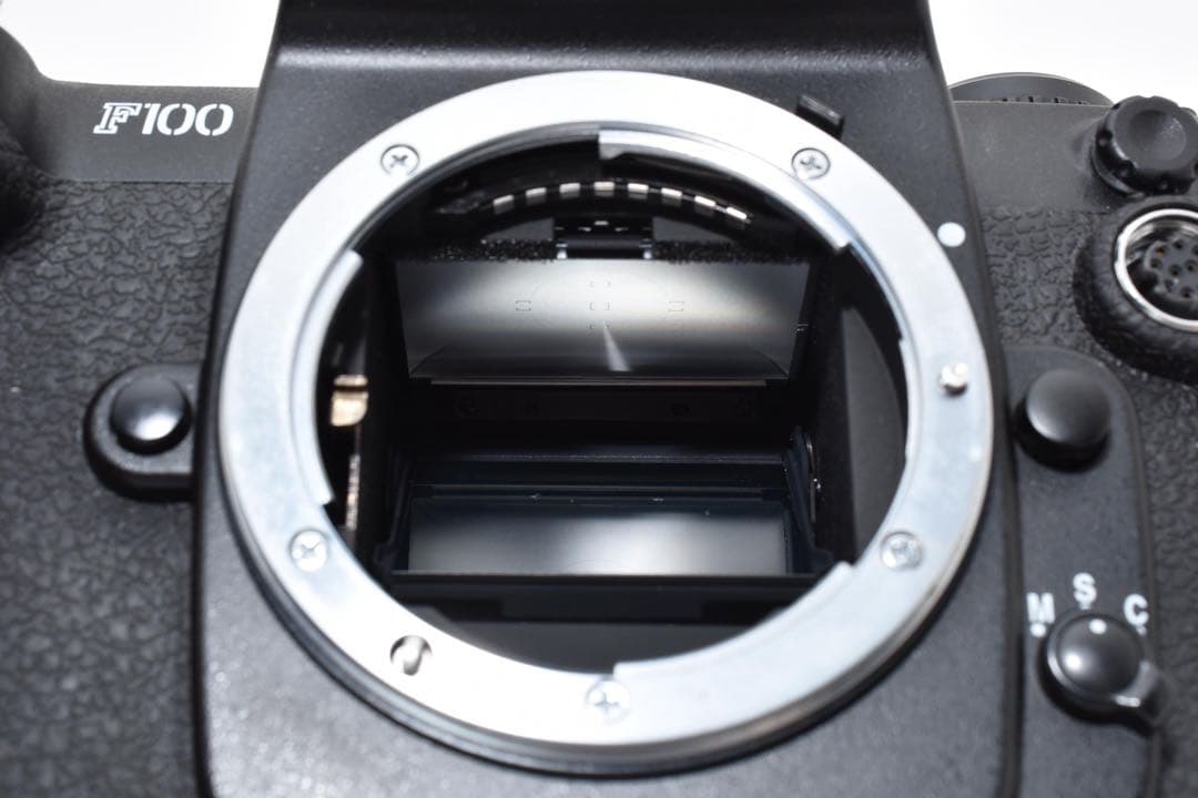 【美品】ニコン Nikon F100 ボディ フィルム一眼レフカメラ 名機