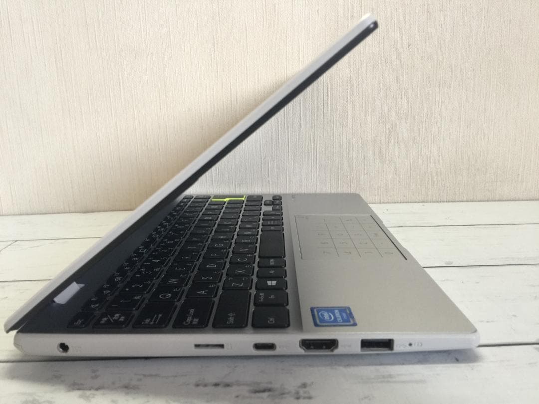 ASUS E210MA 11.6型/SSD/NumberPa/Office