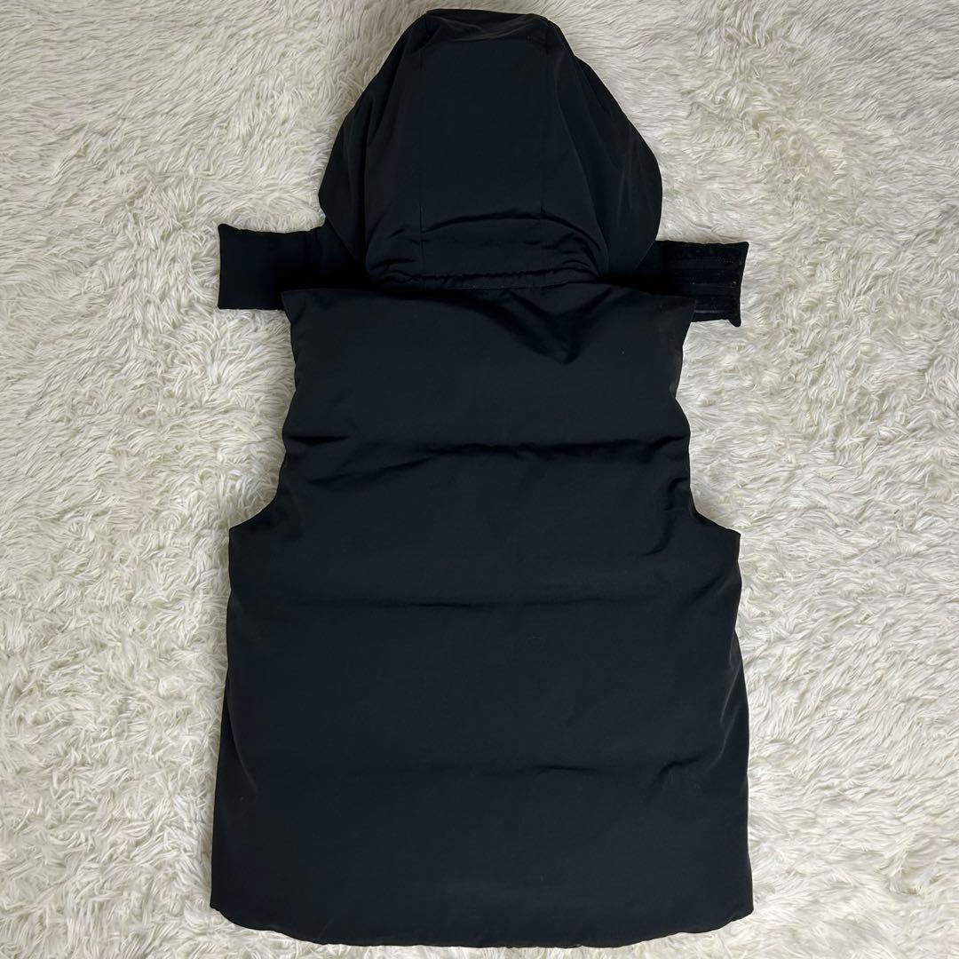 【極美品・最高級】カナダグース ワッペン刺繍ロゴ ダウンベスト ブラック 黒